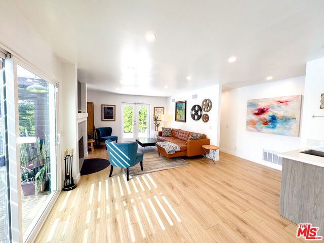 4327 Cezanne Avenue, Woodland Hills (los Angeles), CA 91364