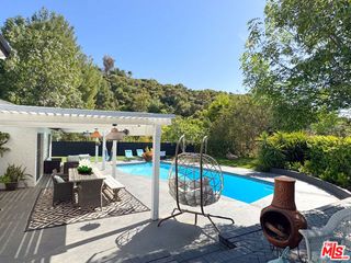 4327 Cezanne Avenue, Woodland Hills (los Angeles), CA 91364