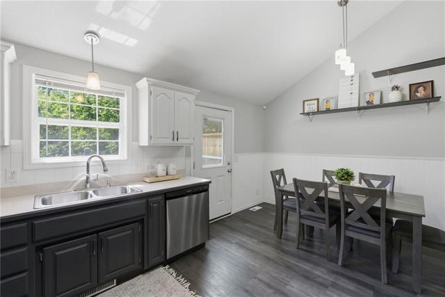 6706 S Brookside Road, Pleasant Valley, MO 64068