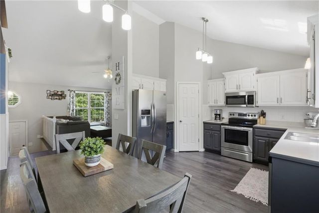 6706 S Brookside Road, Pleasant Valley, MO 64068