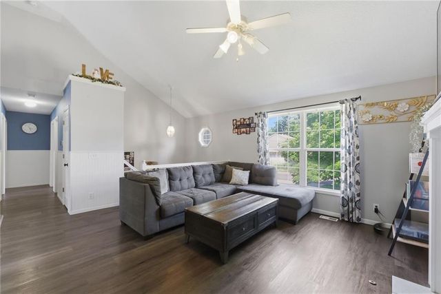 6706 S Brookside Road, Pleasant Valley, MO 64068