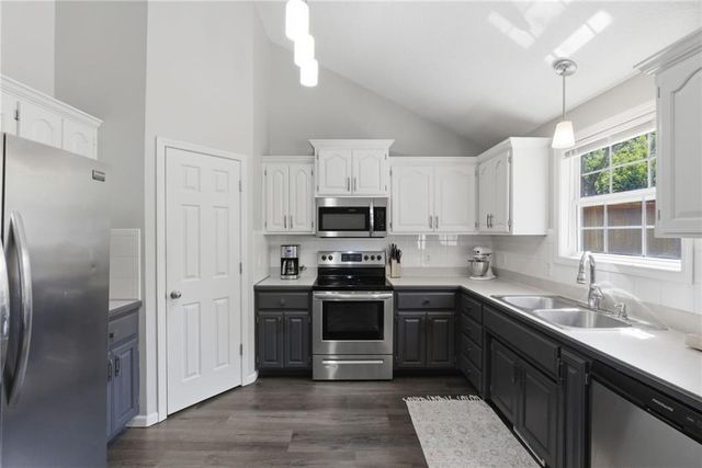 6706 S Brookside Road, Pleasant Valley, MO 64068