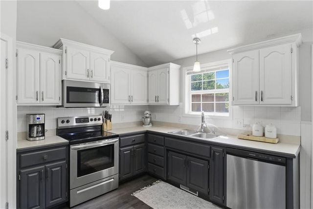 6706 S Brookside Road, Pleasant Valley, MO 64068