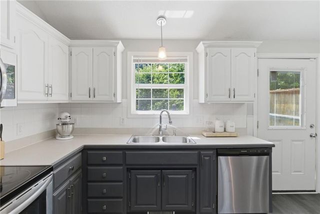 6706 S Brookside Road, Pleasant Valley, MO 64068