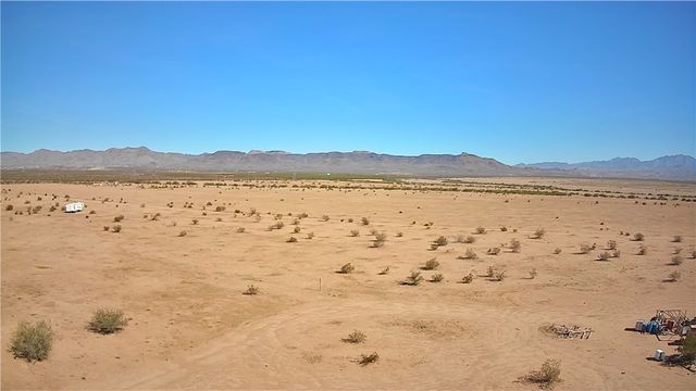 0000 S Ponderosa Road, Golden Valley, AZ 86413