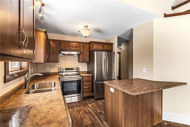 3316 Sanford Lane, Eau Claire, WI 54703