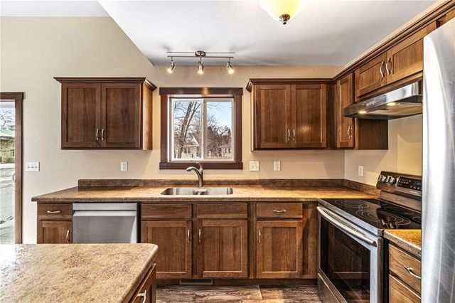 3316 Sanford Lane, Eau Claire, WI 54703