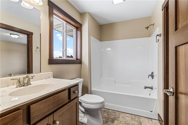 3316 Sanford Lane, Eau Claire, WI 54703