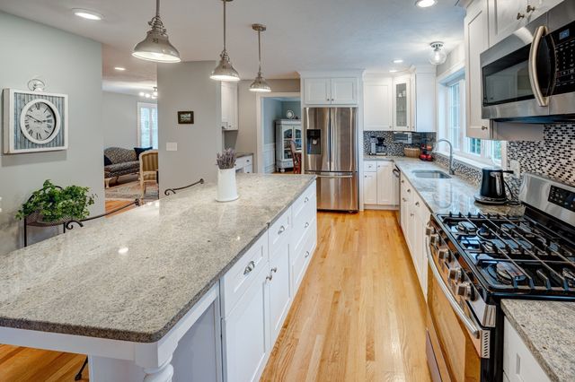 5 Mcintosh Ln, Littleton, MA 01460