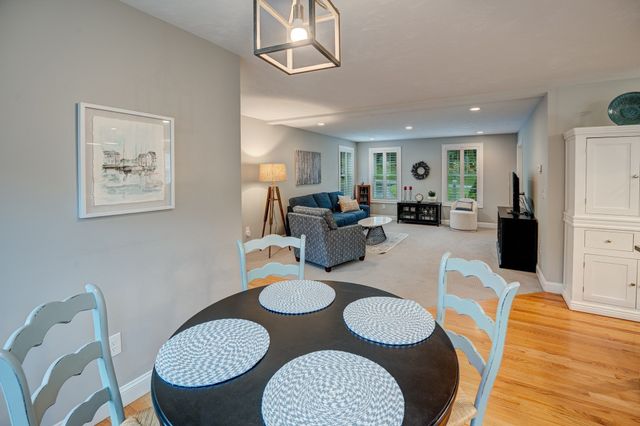 5 Mcintosh Ln, Littleton, MA 01460