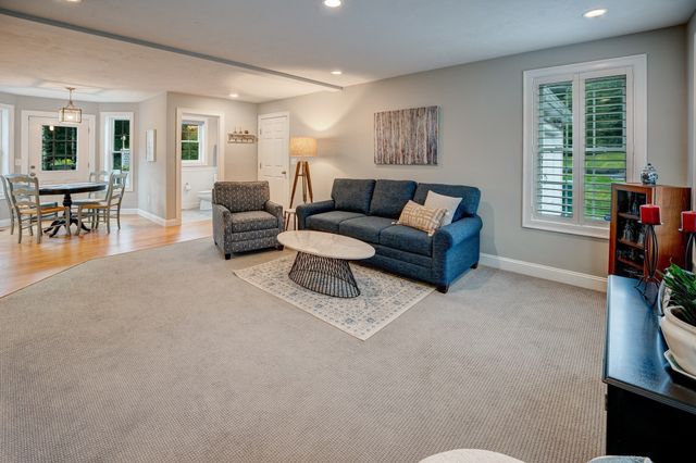 5 Mcintosh Ln, Littleton, MA 01460
