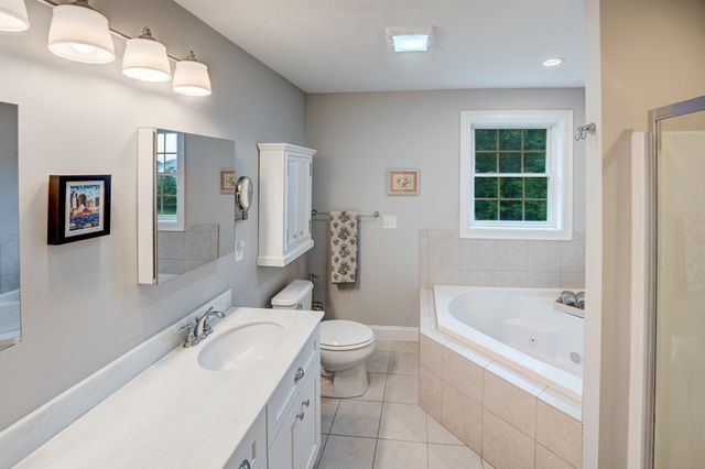 5 Mcintosh Ln, Littleton, MA 01460