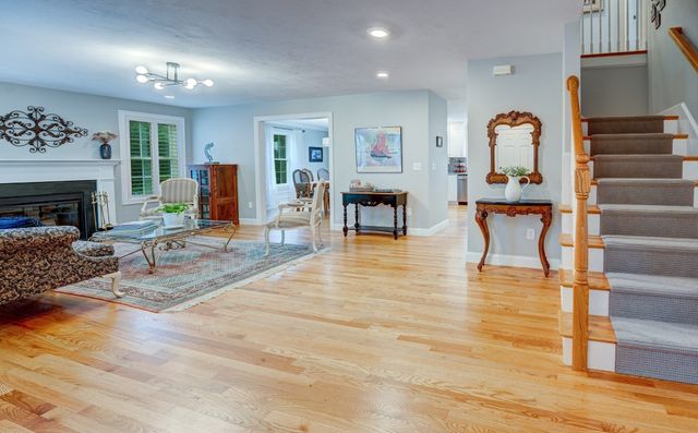 5 Mcintosh Ln, Littleton, MA 01460