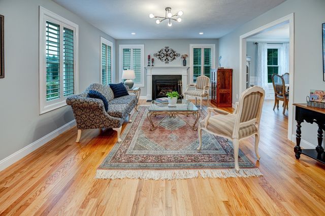 5 Mcintosh Ln, Littleton, MA 01460