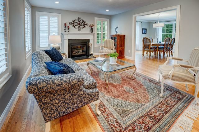 5 Mcintosh Ln, Littleton, MA 01460