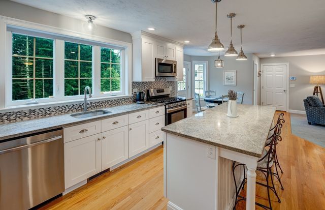 5 Mcintosh Ln, Littleton, MA 01460
