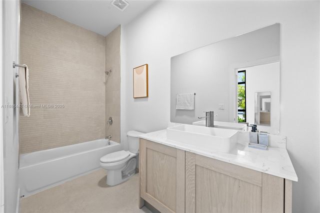 21850 Old Dixie highway 001, Miami, FL 33170