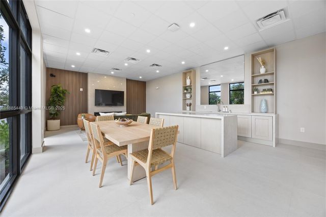 21850 Old Dixie highway 001, Miami, FL 33170