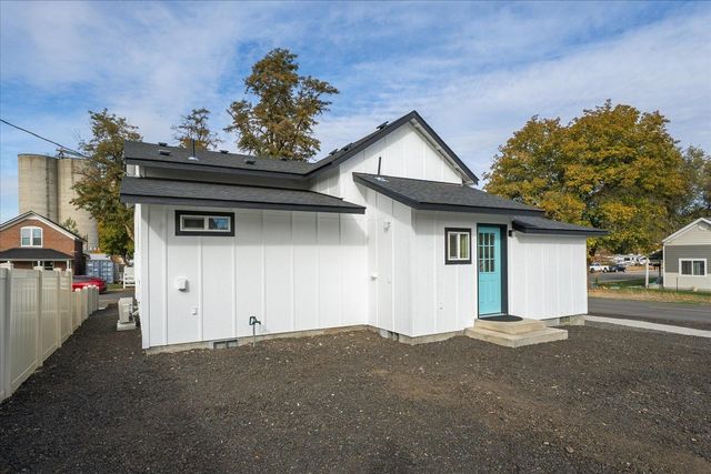 405 W 2nd St, Sprague, WA 99032