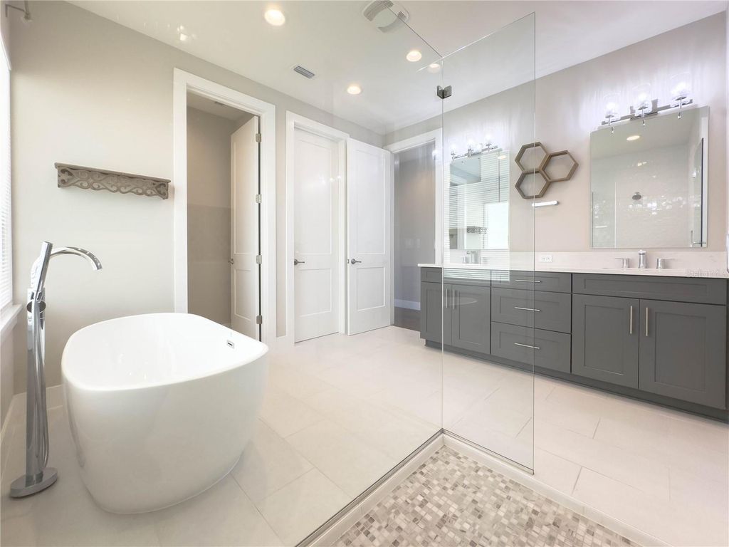 Image 30 of property listing at 16210 RAVENNA COURT, Montverde, FL 34756