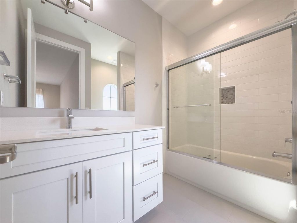 Image 40 of property listing at 16210 RAVENNA COURT, Montverde, FL 34756