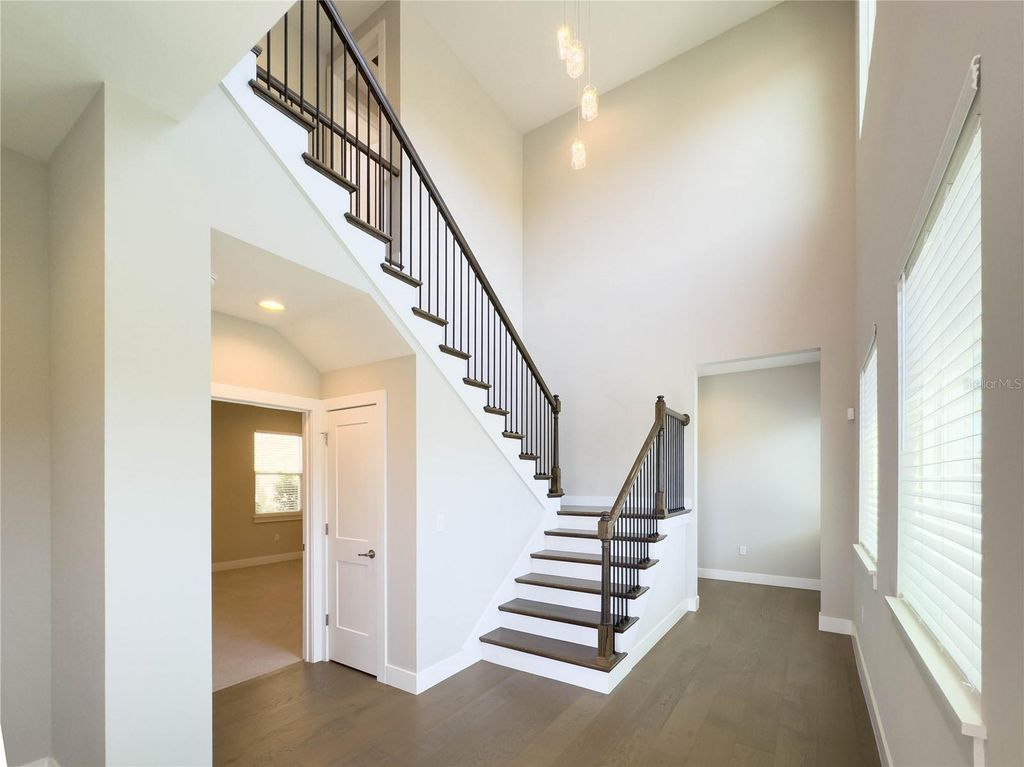 Image 8 of property listing at 16210 RAVENNA COURT, Montverde, FL 34756