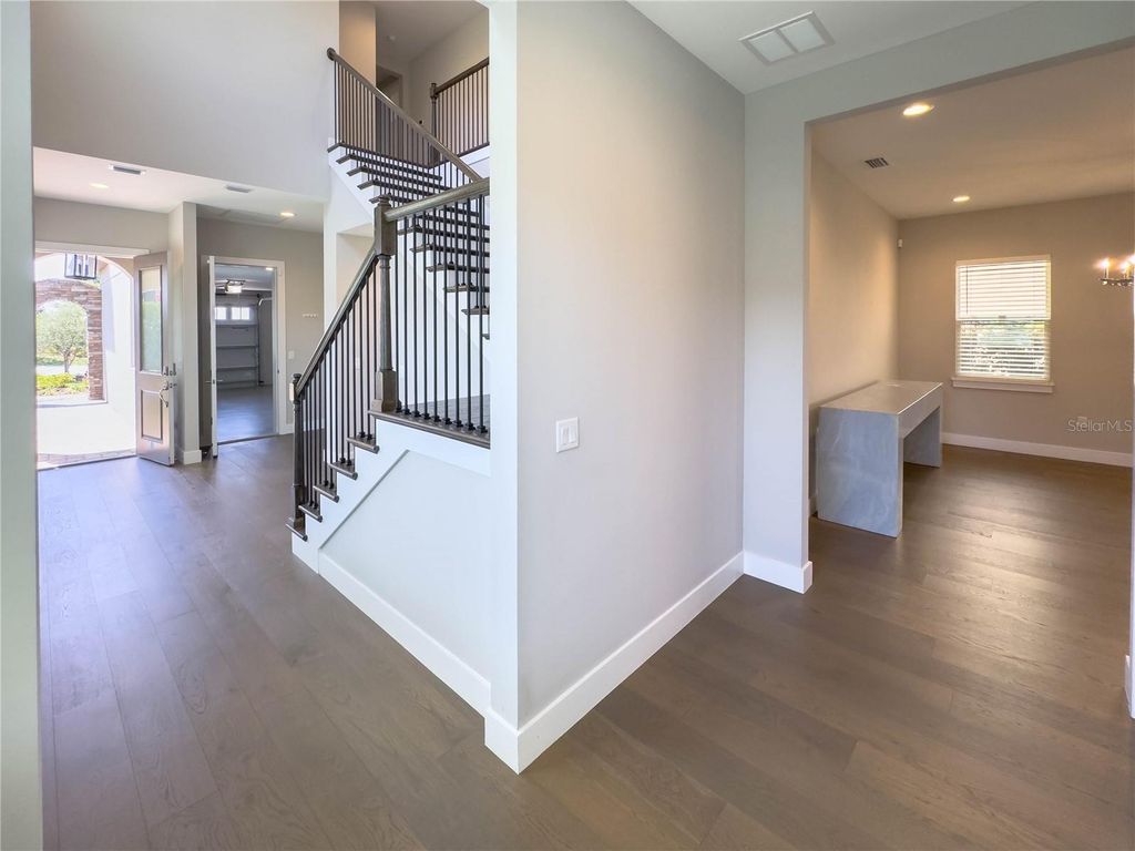 Image 9 of property listing at 16210 RAVENNA COURT, Montverde, FL 34756