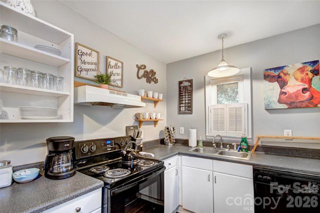 1717 Hamorton Place, Charlotte, NC 28205