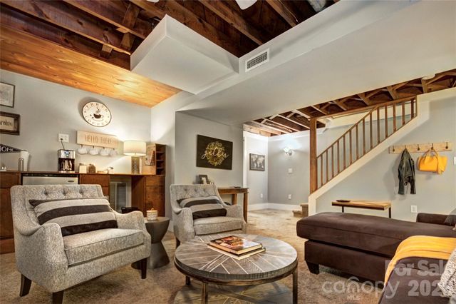 1717 Hamorton Place, Charlotte, NC 28205