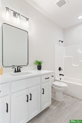 20944 Ellison Avenue, Elkhorn, NE 68022