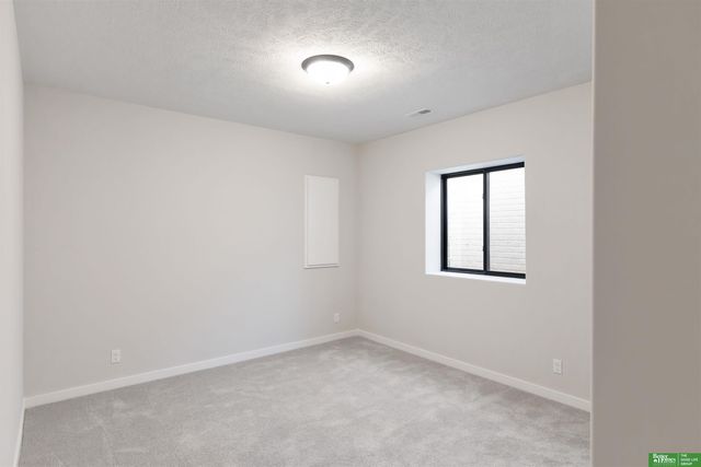 20944 Ellison Avenue, Elkhorn, NE 68022