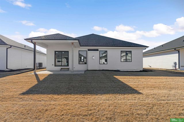 20944 Ellison Avenue, Elkhorn, NE 68022