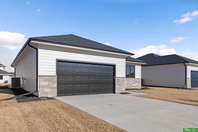 20944 Ellison Avenue, Elkhorn, NE 68022
