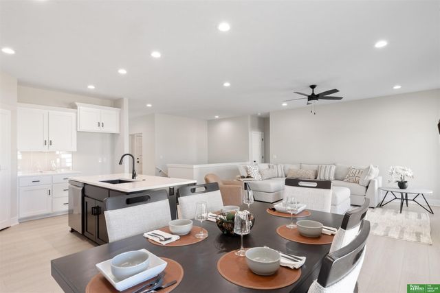 20944 Ellison Avenue, Elkhorn, NE 68022