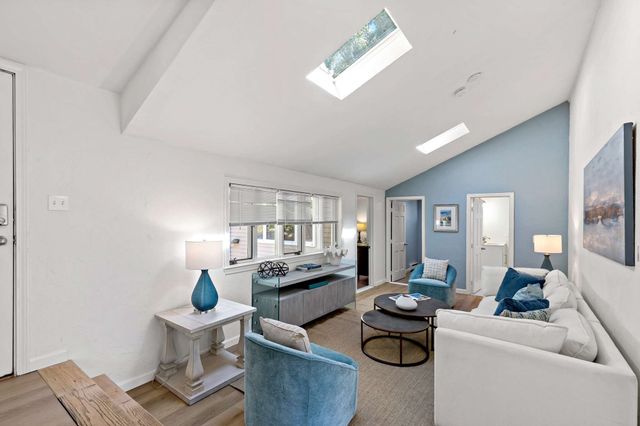34 Surrey Dr, Plymouth, MA 02360