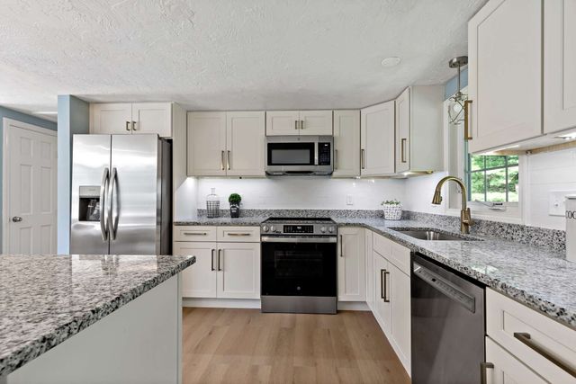 34 Surrey Dr, Plymouth, MA 02360