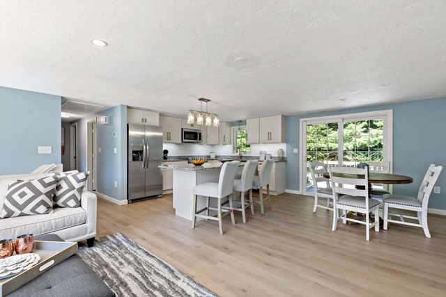 34 Surrey Dr, Plymouth, MA 02360