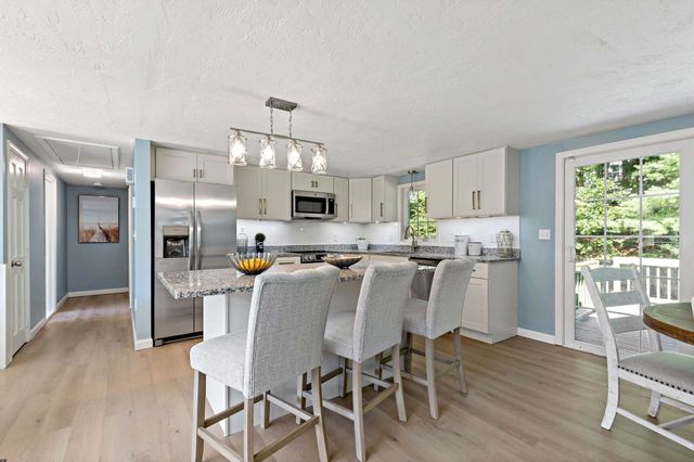 34 Surrey Dr, Plymouth, MA 02360