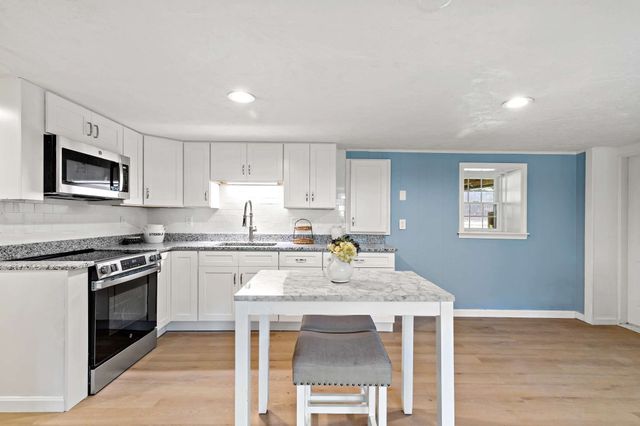 34 Surrey Dr, Plymouth, MA 02360