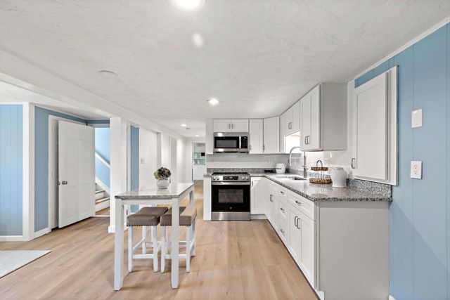 34 Surrey Dr, Plymouth, MA 02360