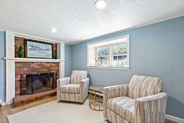 34 Surrey Dr, Plymouth, MA 02360