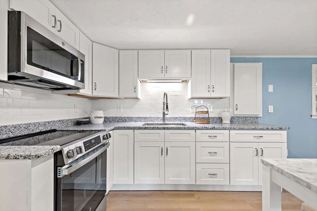 34 Surrey Dr, Plymouth, MA 02360