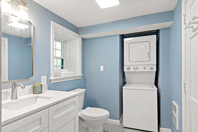 34 Surrey Dr, Plymouth, MA 02360