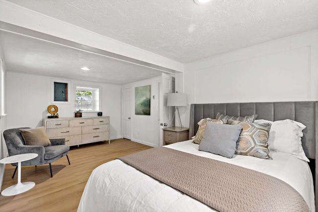 34 Surrey Dr, Plymouth, MA 02360