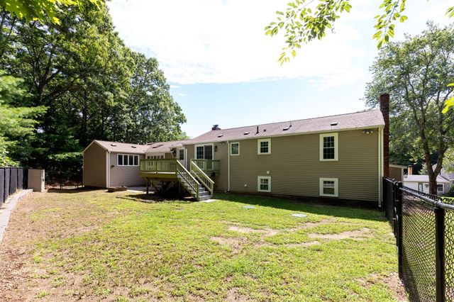 34 Surrey Dr, Plymouth, MA 02360