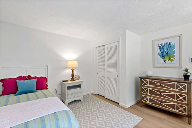 34 Surrey Dr, Plymouth, MA 02360