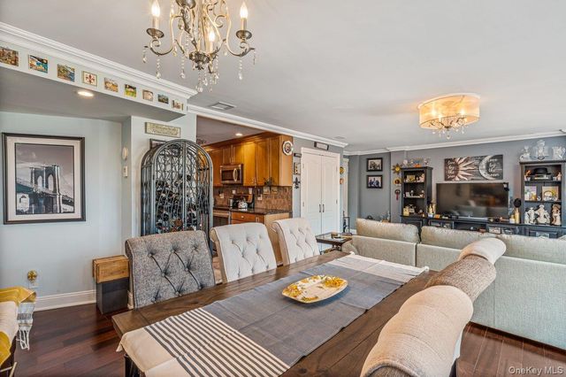 7-15 162nd Street 4B, Beechhurst, NY 11357