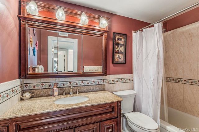 7-15 162nd Street 4B, Beechhurst, NY 11357