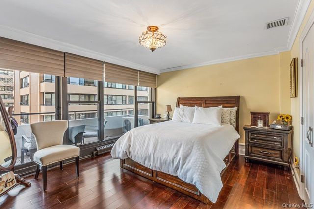 7-15 162nd Street 4B, Beechhurst, NY 11357