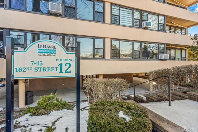 7-15 162nd Street 4B, Beechhurst, NY 11357